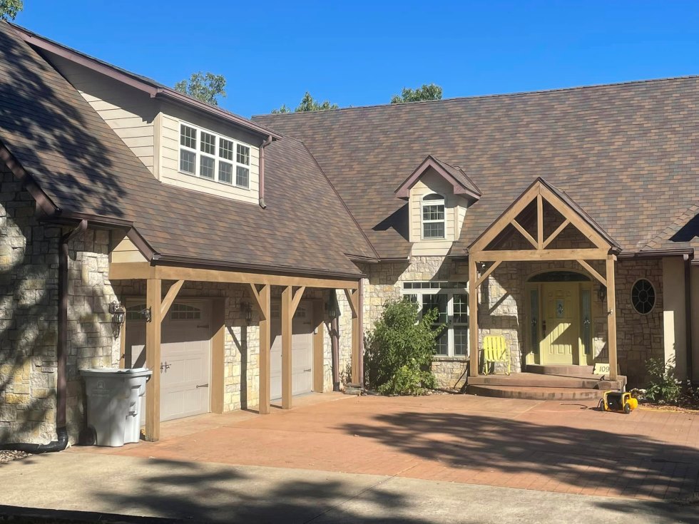 Residential home with newly installed roof by Craig's Roofing